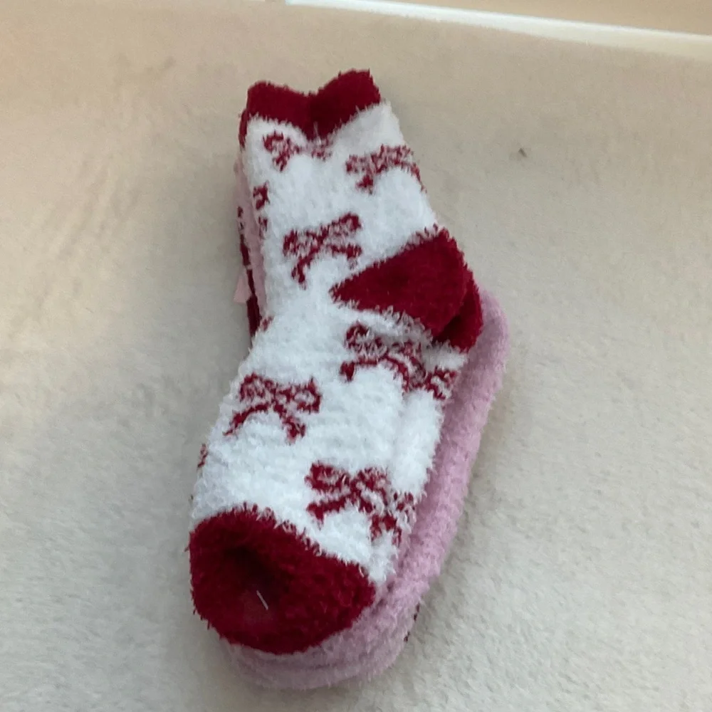 Capelli of New York Heart Pattern Fuzzy Socks - Red and Pink